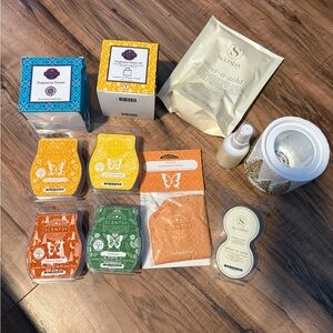 Lot of Scentsy products all brand new, never used